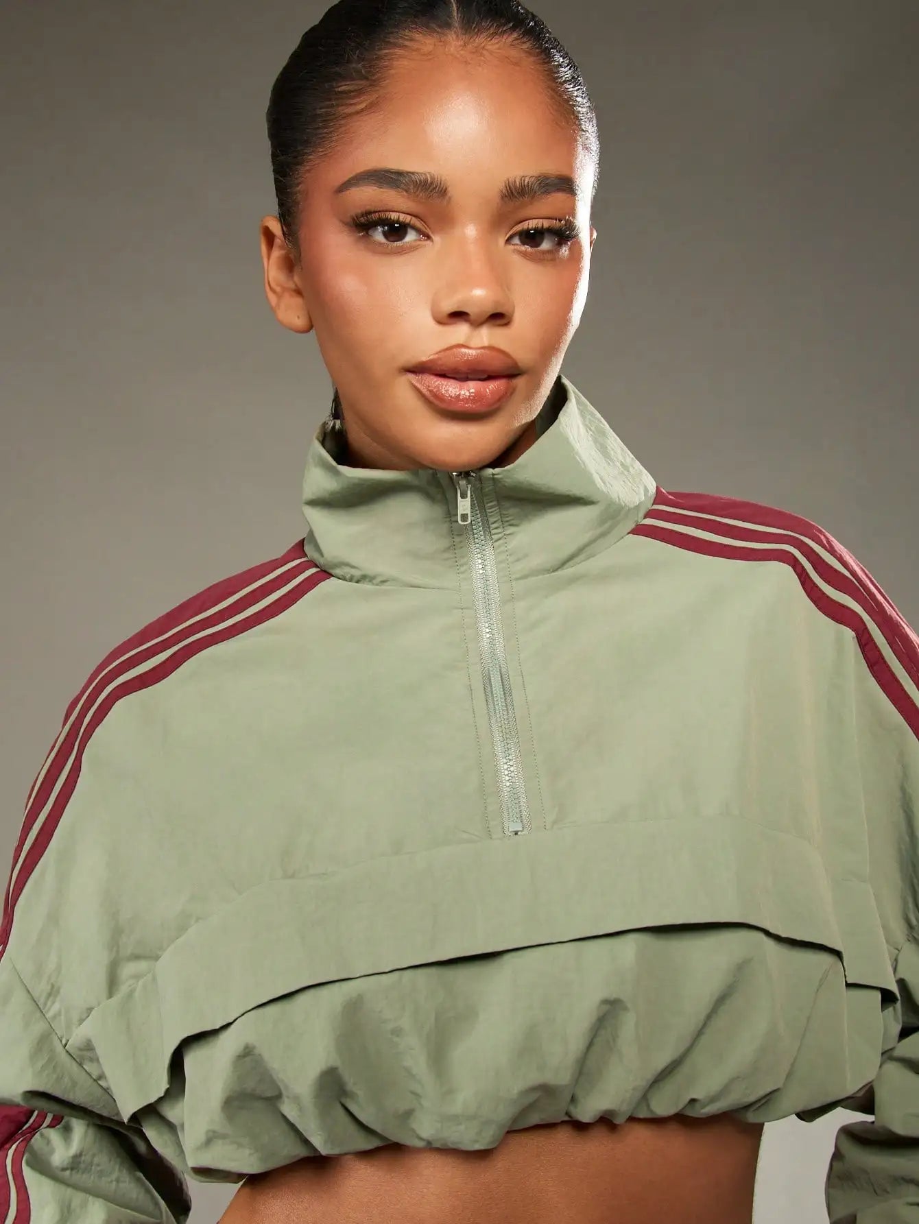 Retro Color Block Half Zip Cropped Windbreaker With Striped Sleeves