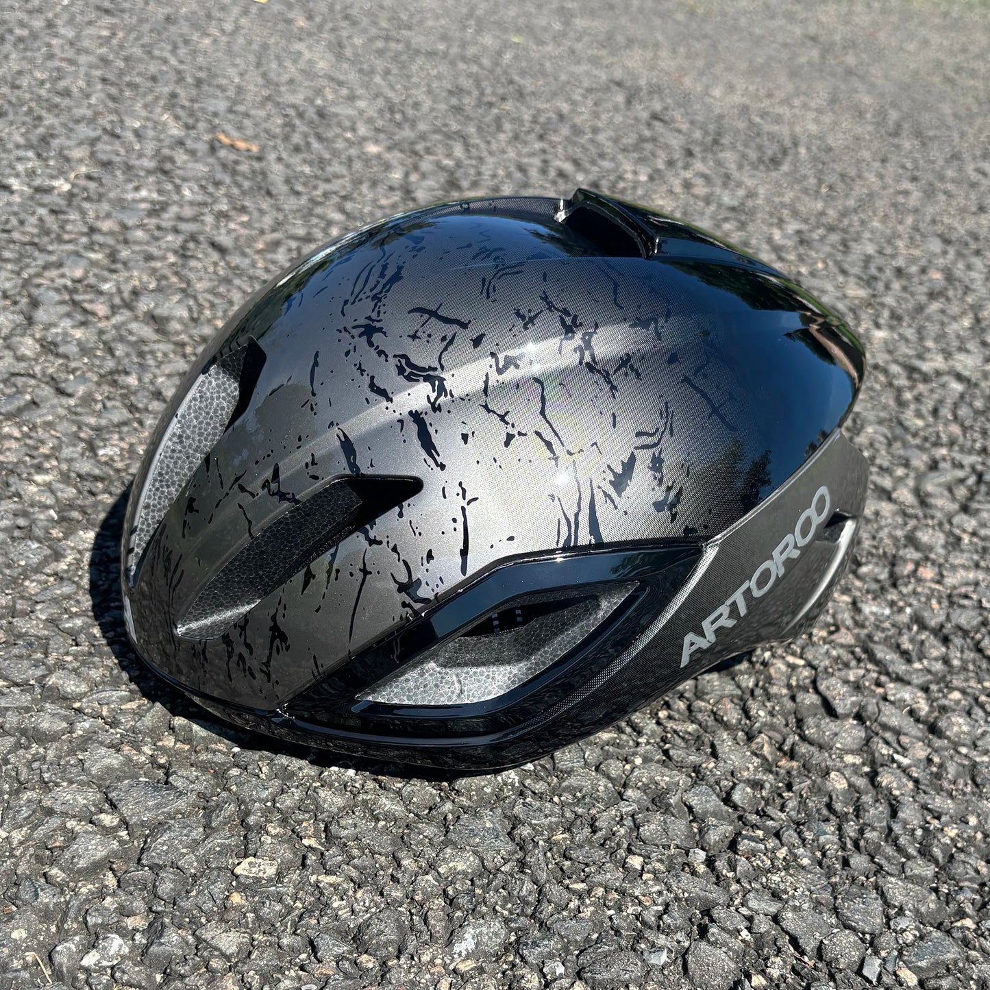 ARTOROO Ultralight Road Bike Helmet For Men Women Adjustable